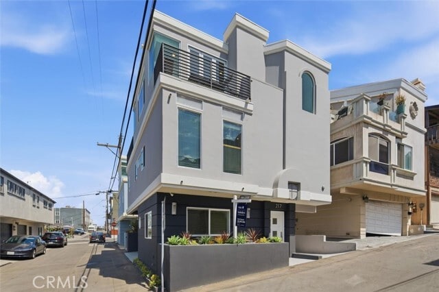 Building Photo - 217 8th Pl