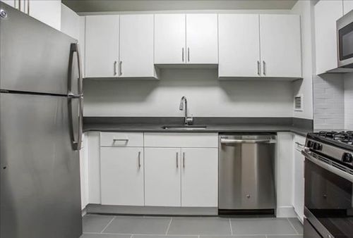 Building Photo - 505 W 54th St