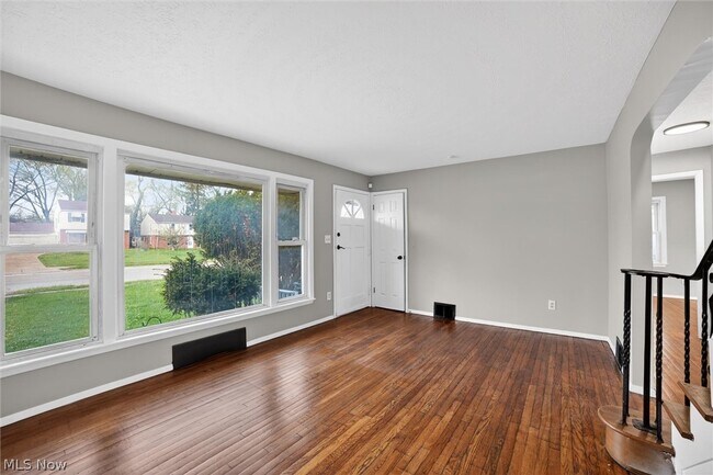 Foto del edificio - 303 S Green Rd