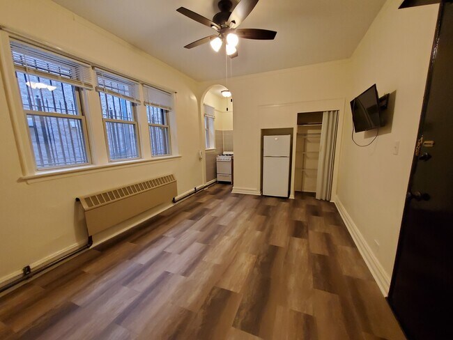 Foto del edificio - 834 W Fullerton Ave