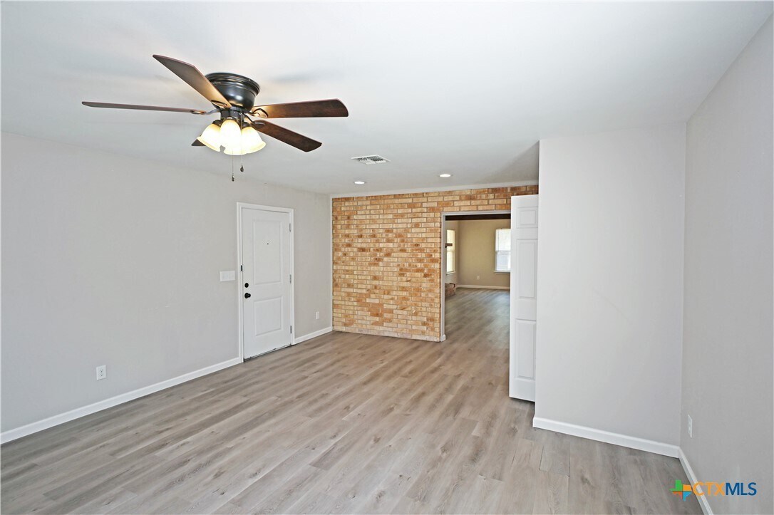 Building Photo - 438 Forshage Blvd