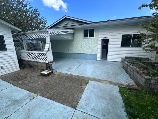 Building Photo - 2184 Lark Crescent
