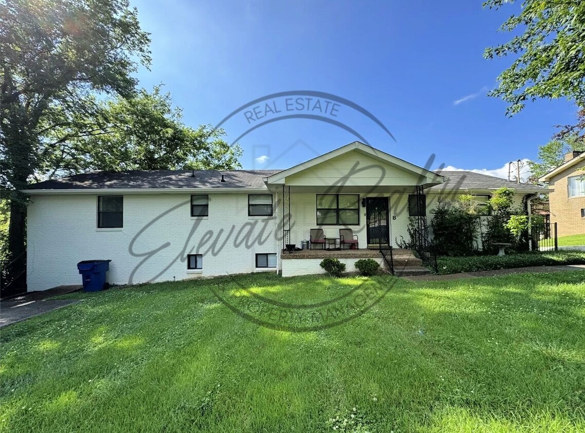 Primary Photo - Charming Two Bedroom in Triplex in Goodlettsville!