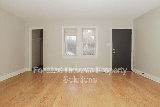 Foto del edificio - 421 E Twenty-Fourth St