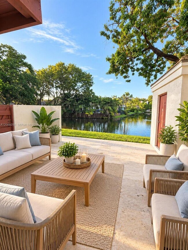 Foto del edificio - 3010 Lakewood Ln