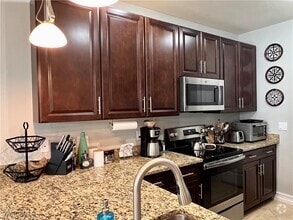 Building Photo - 9470 Sardinia Way