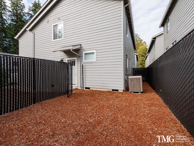Building Photo - Modern Living with A/C, Washer Dryer and A...