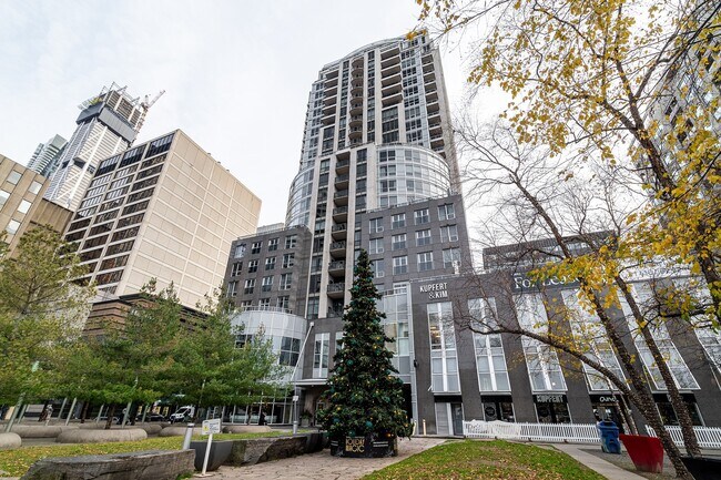 Building Photo - 10 Bellair St