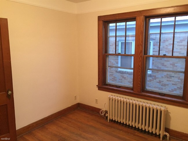 Building Photo - 3 br, 1 bath  - 82 Sycamore St