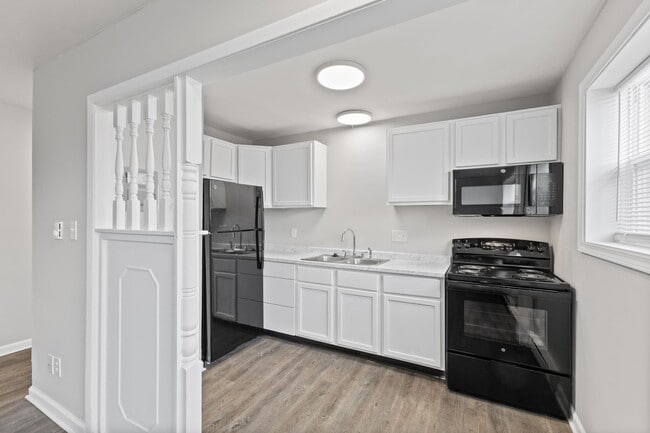 Building Photo - 4200 N Arlington Ave
