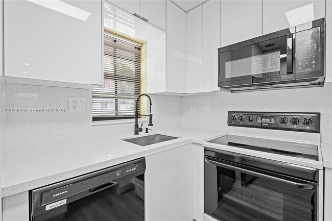 Foto del edificio - 12035 SW 18th St