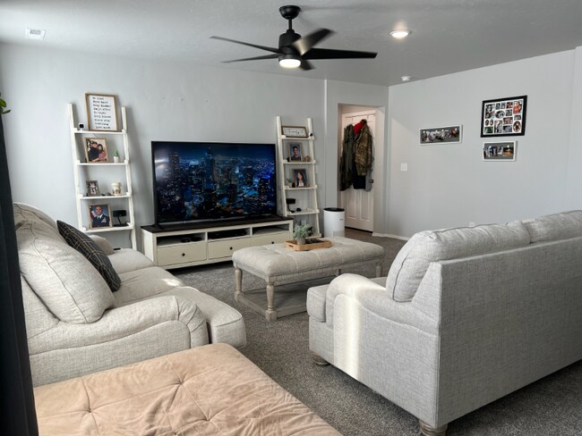 Building Photo - 1850 SW Cooper Ave