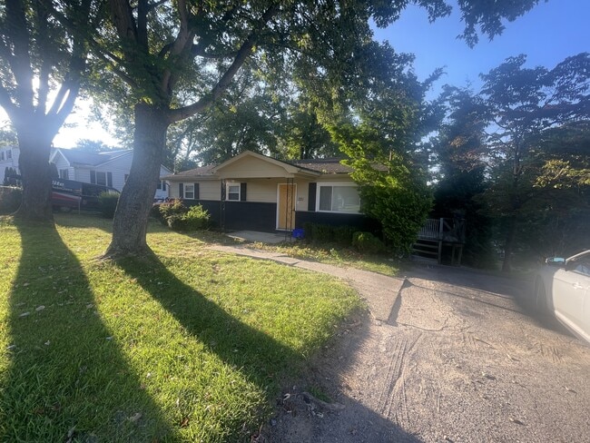 Building Photo - 221 Teel Rd