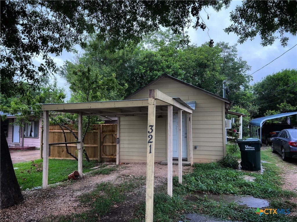 Primary Photo - 321 Staples Rd