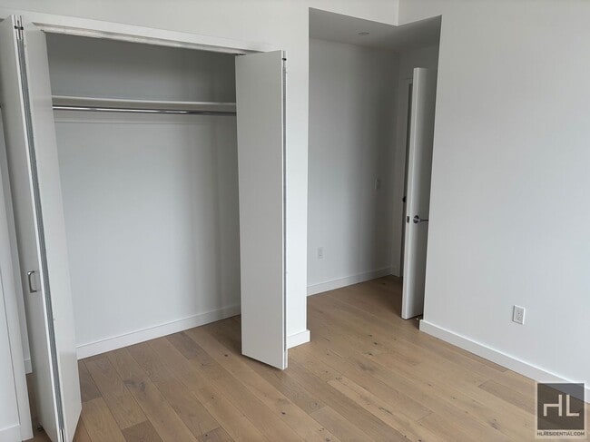 Building Photo - Northern Blvd | Flushing | 1 BR 1 BA, W/D & NO BROKER'S FEES