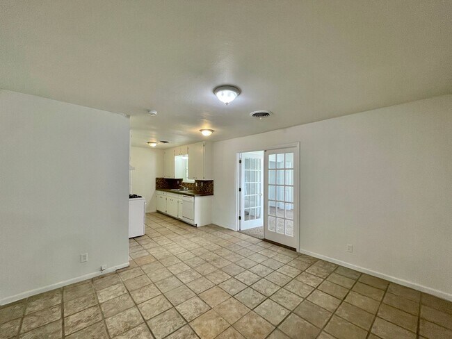 Foto del edificio - Viewable Now!  Small Dogs Accepted!