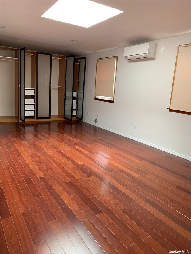 Foto del edificio - 251-24 57th Ave