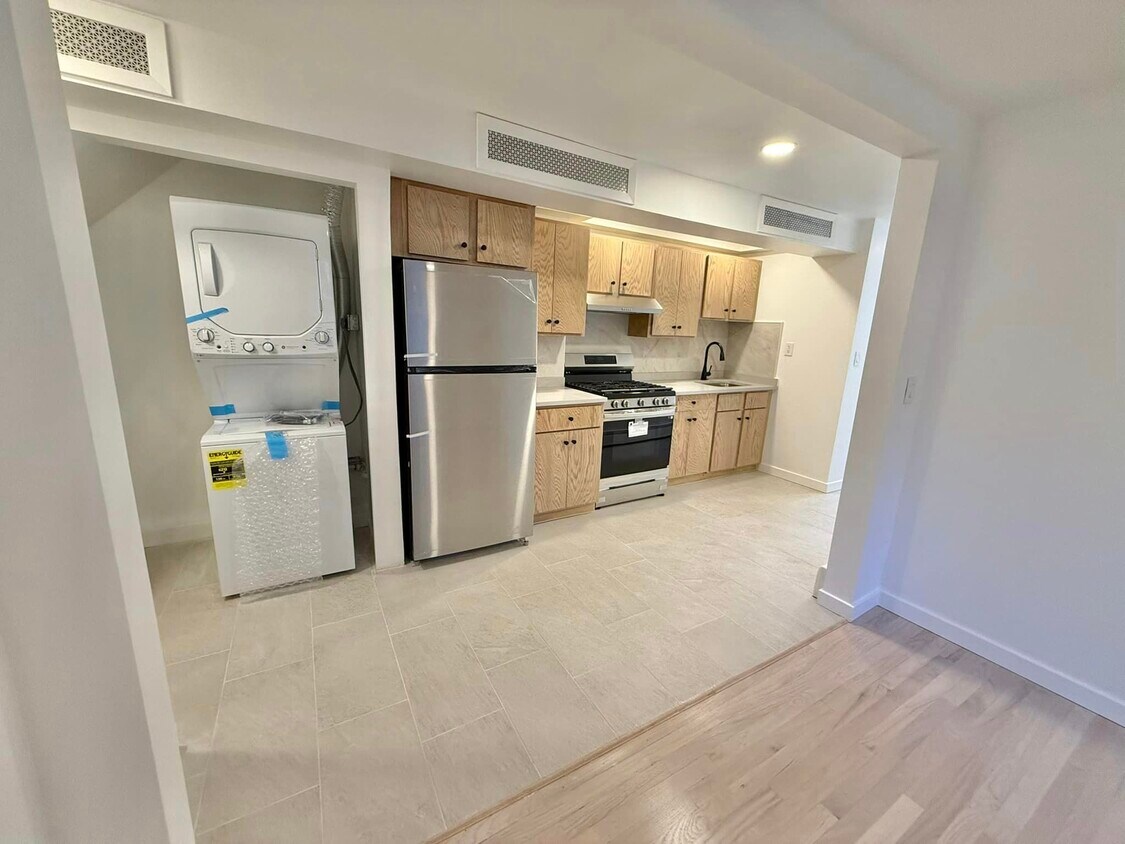 Foto principal - 7223 Shore Rd
