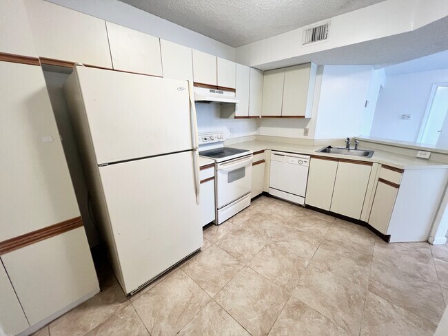 Foto del edificio - 8977 Wiles Rd