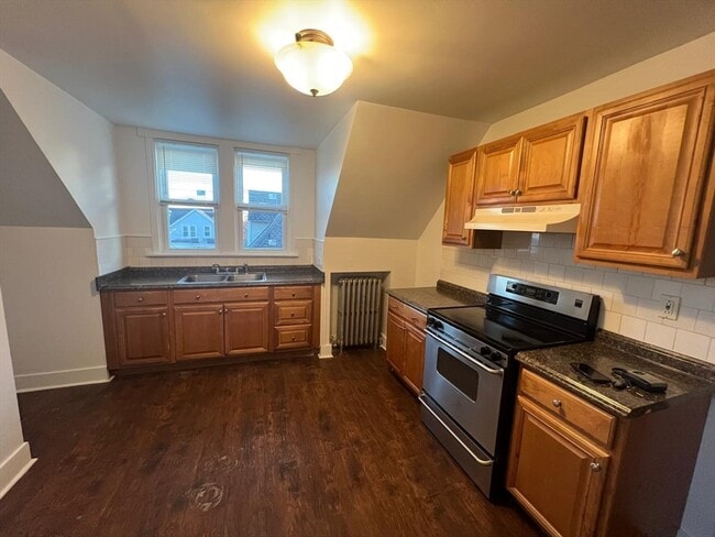 Building Photo - 974 Plymouth Ave