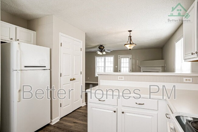 Foto del edificio - 4716 Windbreak Ln