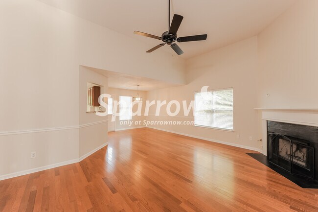 Building Photo - 204 Mystic Hollow