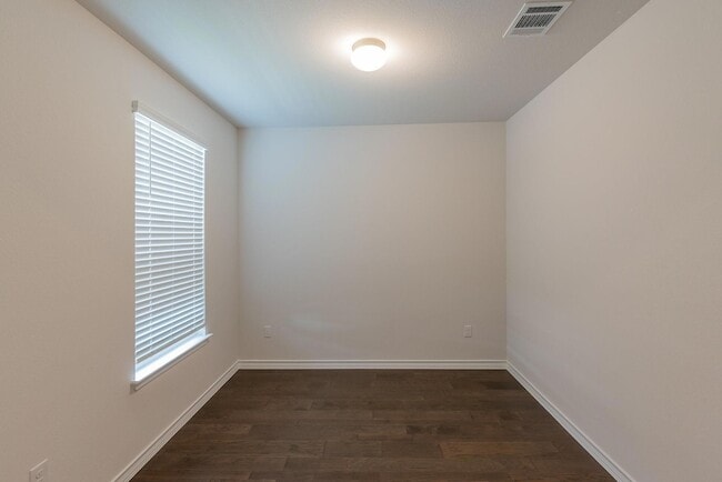 Foto del edificio - 5302 Mulberry Grove Ln