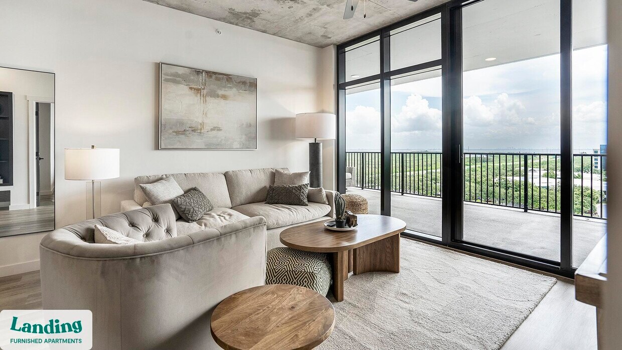 Foto principal - 221 Main St N