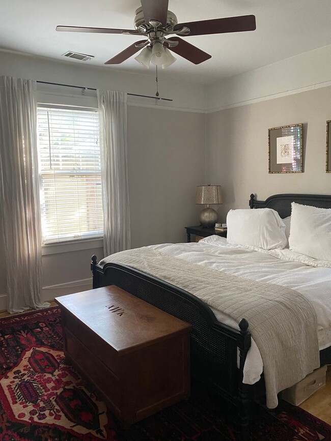 Building Photo - 3 BED | 2 BATH | GATED BACKYARD | ARDSLEY PARK