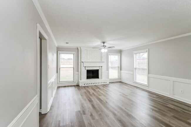 Foto del edificio - 7069 Cutter Mill Rd