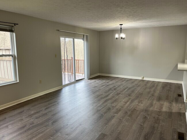 Foto del edificio - 312 Wildflower Ct