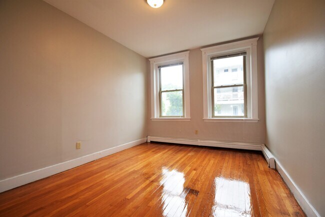 Foto del edificio - 32 Ransom Rd