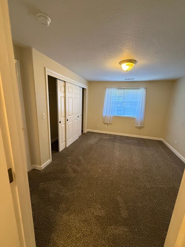 Foto del edificio - P0060 - 522-524 Briarwood Dr***