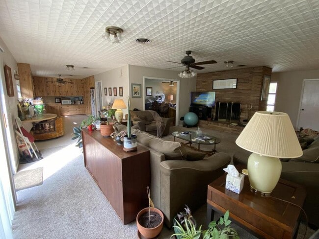 Building Photo - 403 Sulphur Springs