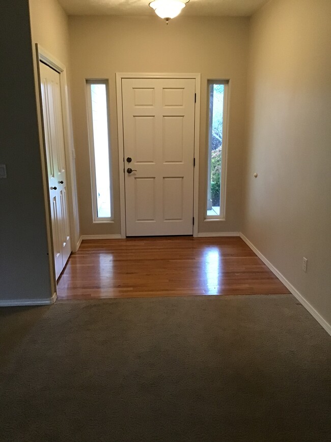 Building Photo - 2014 Deer Pointe Ct