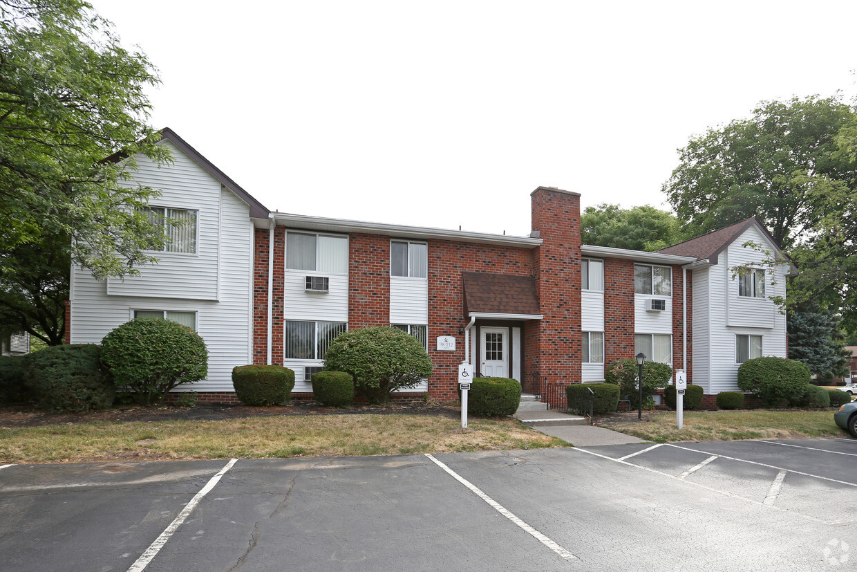 Highview Manor Apartments - Fairport, NY | Apartments.com