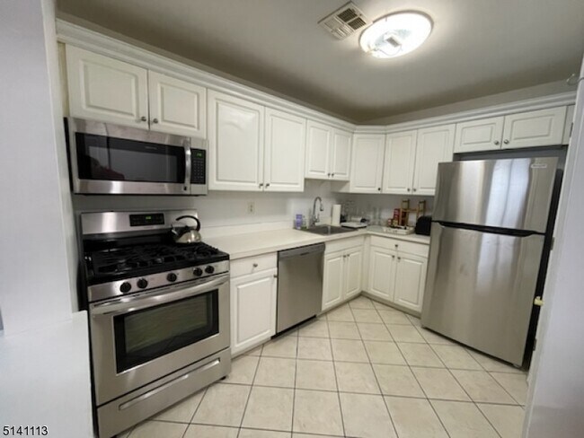 Building Photo - 901 Stuyvesant Ave