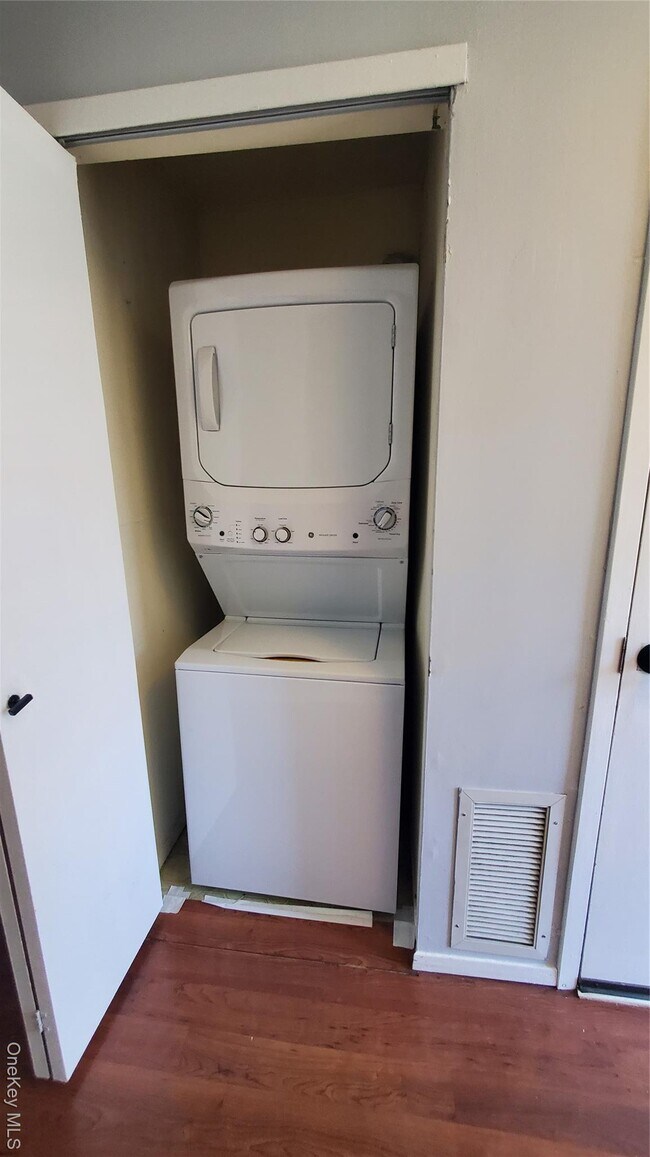 Foto del edificio - 1404 Sara Cir