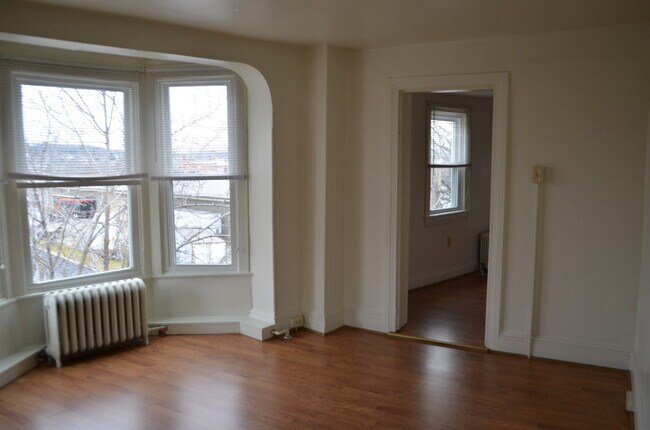 Building Photo - 1 Bedroom 3rd Floor Apartment Near York Revolution Stadium