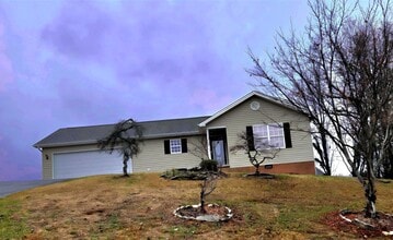 Building Photo - 3705 Meadow Green Dr