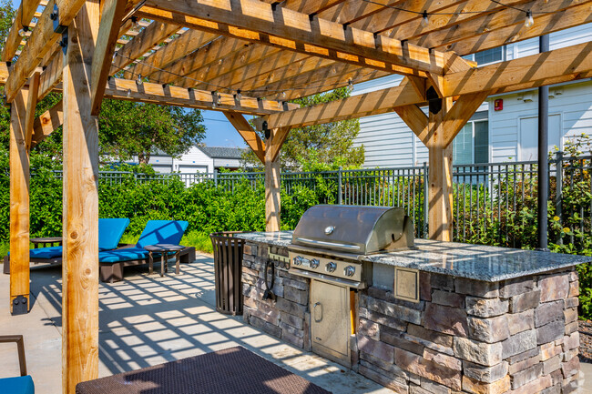 Outdoor Kitchen - Elevate at Red Rocks