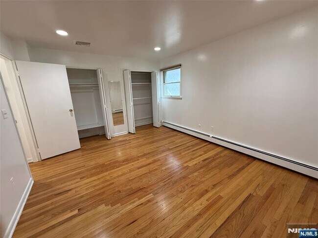 Foto del edificio - 495 Catherine St