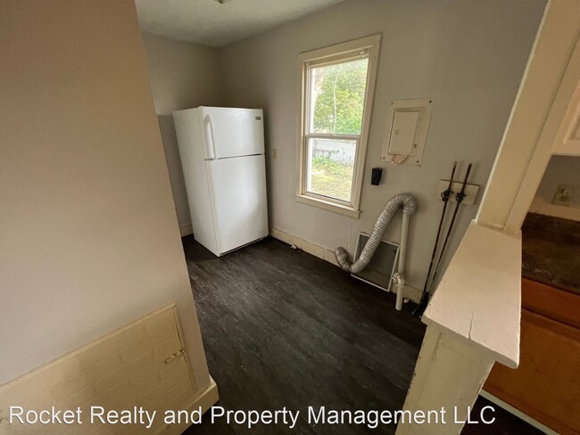 Foto del edificio - 3 br, 1 bath House - 1919 Wisconsin Ave