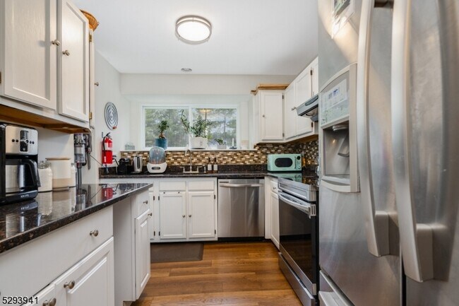 Building Photo - 22 Bradovra Ct
