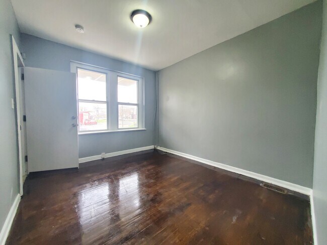 Building Photo - 482 N 12th St