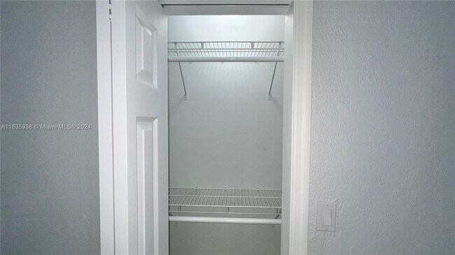 Building Photo - 3910 SW 134th Ave