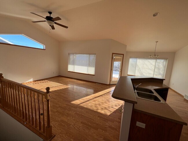 Building Photo - Beautiful Home Located In Western Sioux Falls