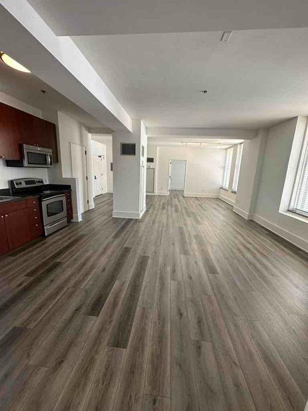 Building Photo - 810 Flower St