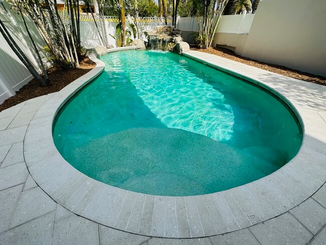 Foto del edificio - 3704 El Centro St