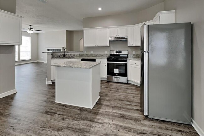 Building Photo - 7010 Apple Oak Ct